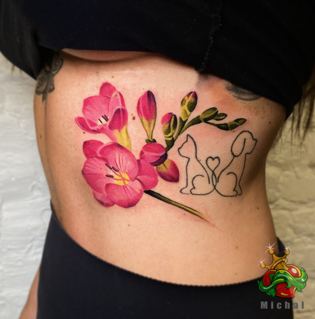 Kwiaty Kolor Tatua Realistyczny Kobiecy Tattoo Studio Tatua U Warszawa Tatua E Warszawa