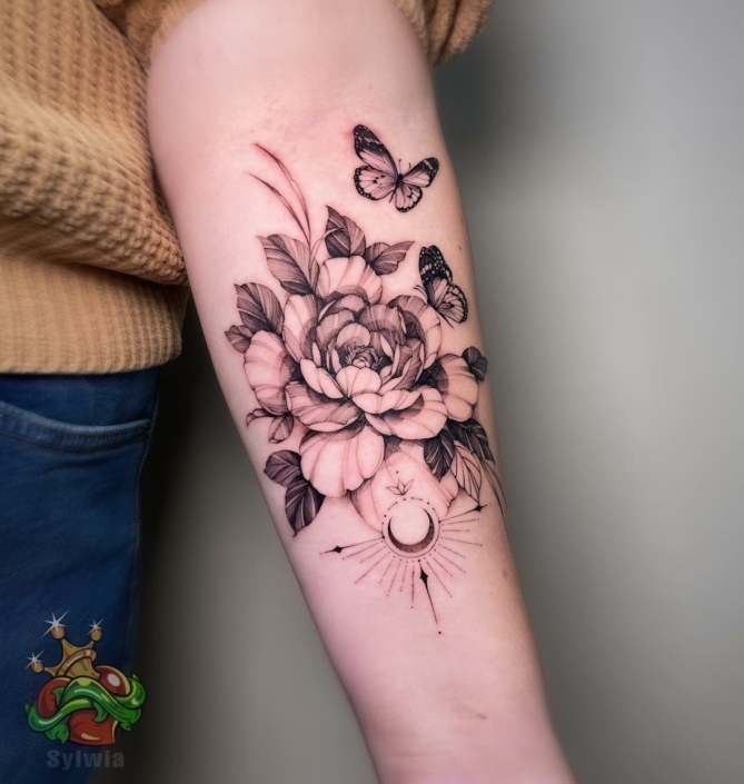 Kobiece tatuaże warszawa - studio tattoo